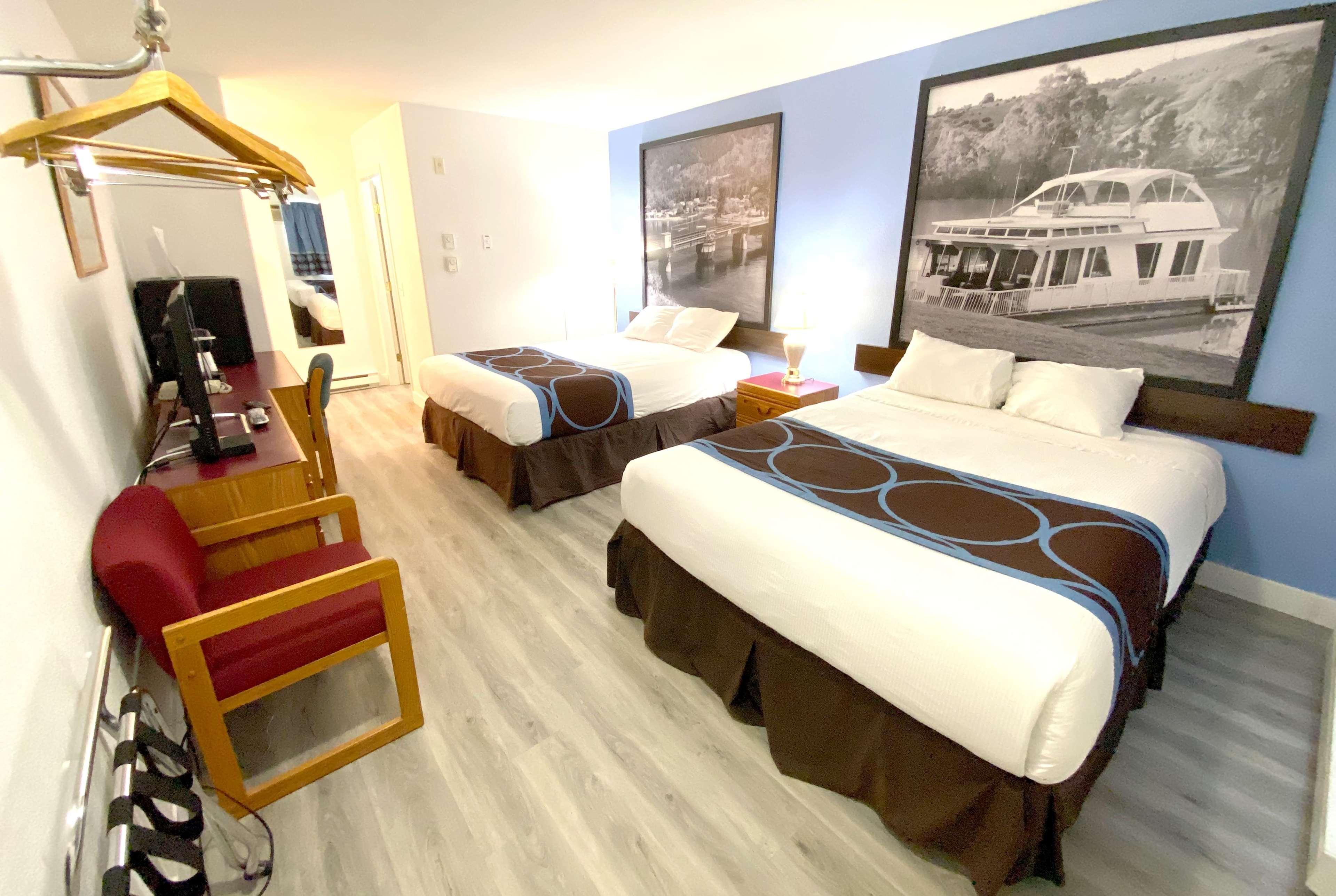 Super 8 By Wyndham Sicamous Hotel Kültér fotó