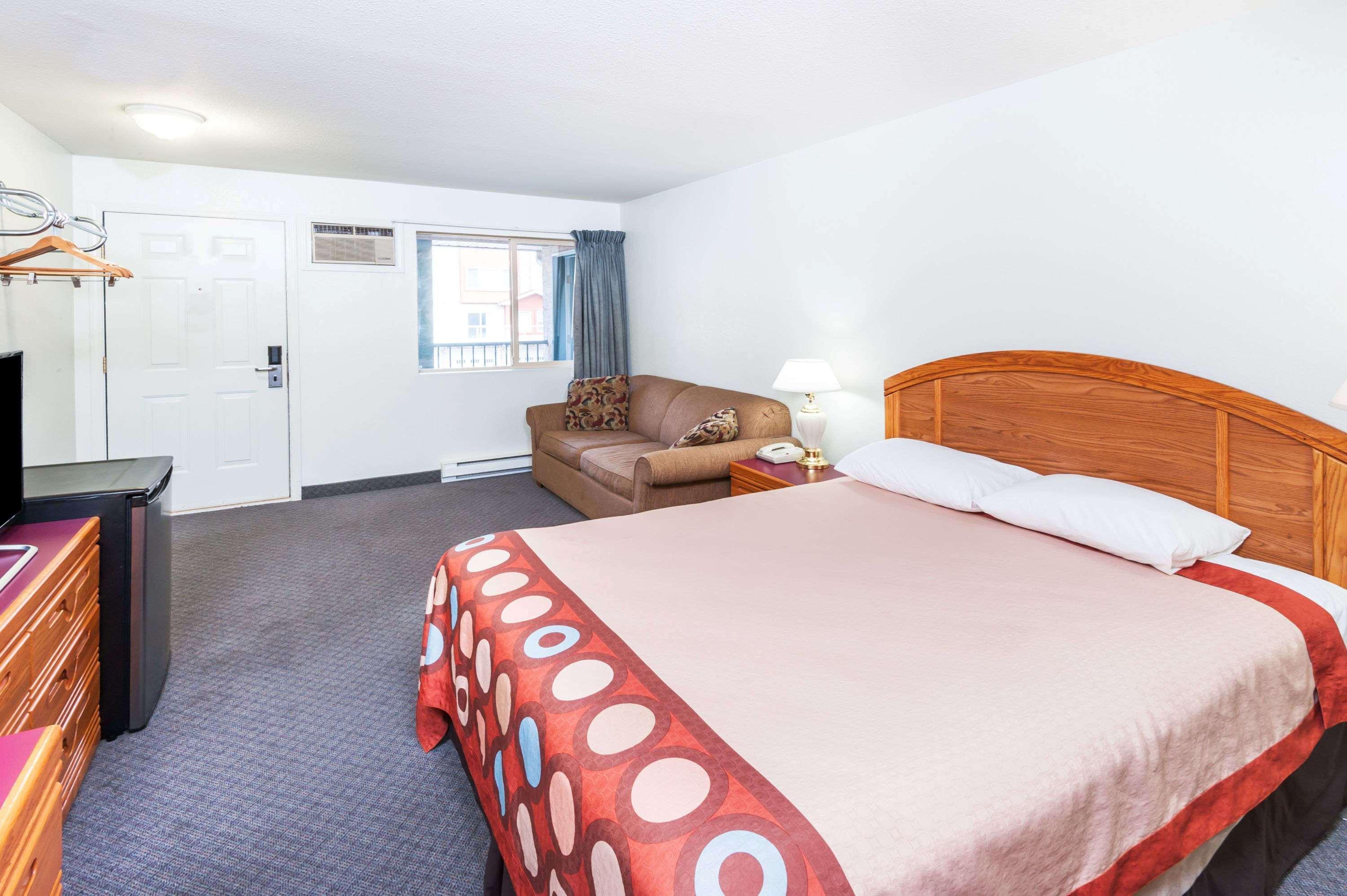 Super 8 By Wyndham Sicamous Hotel Kültér fotó