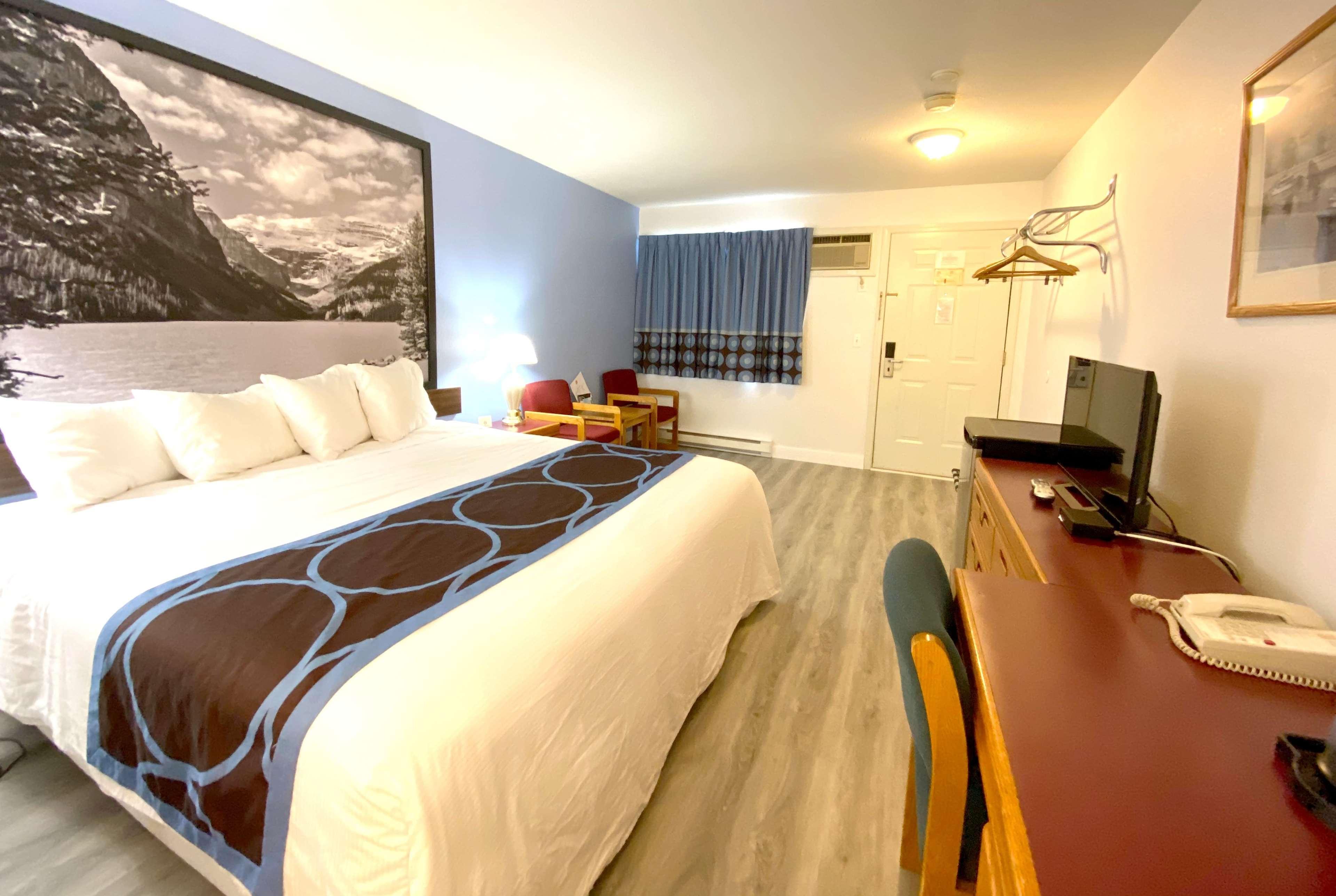 Super 8 By Wyndham Sicamous Hotel Kültér fotó