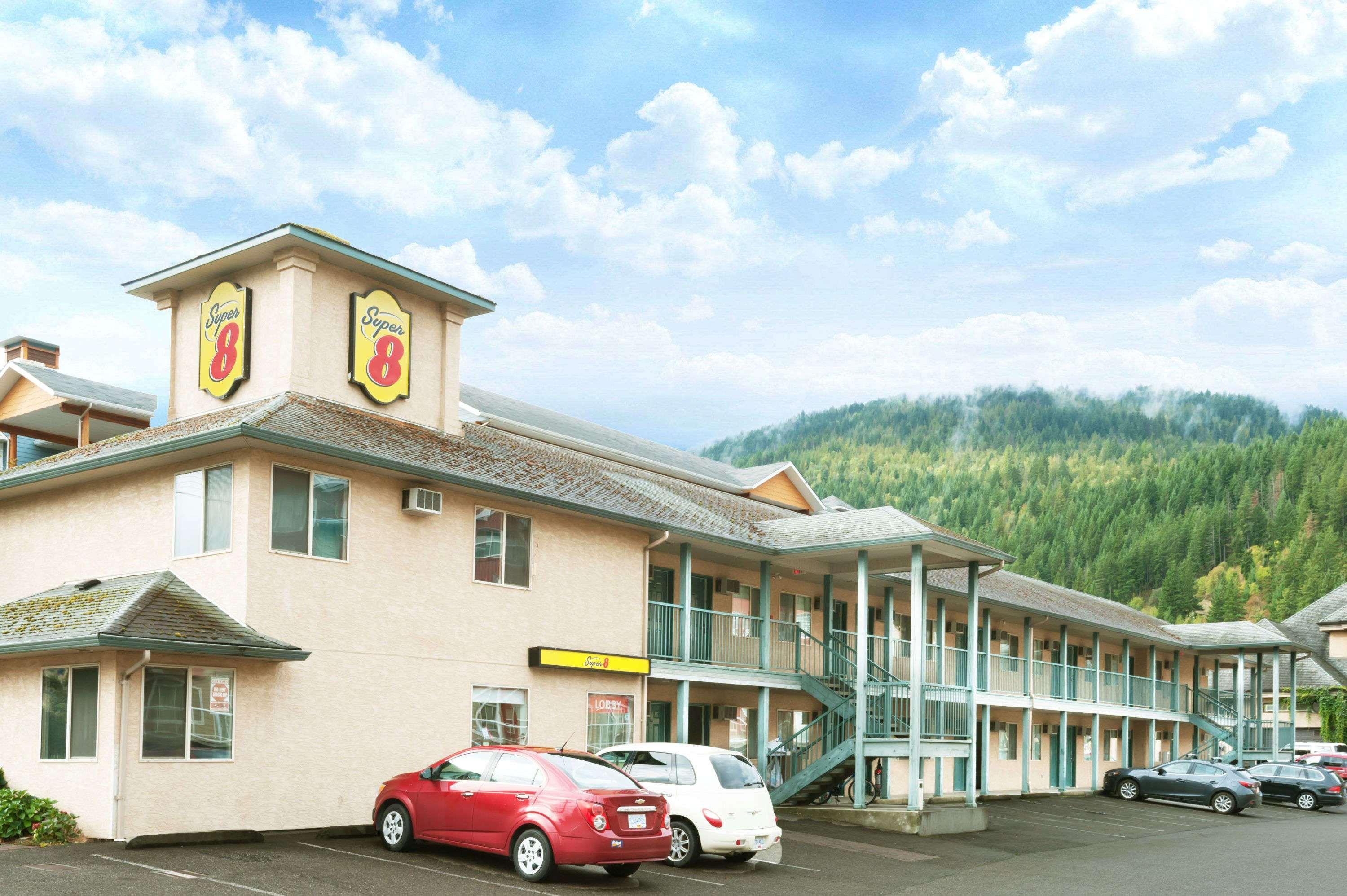 Super 8 By Wyndham Sicamous Hotel Kültér fotó