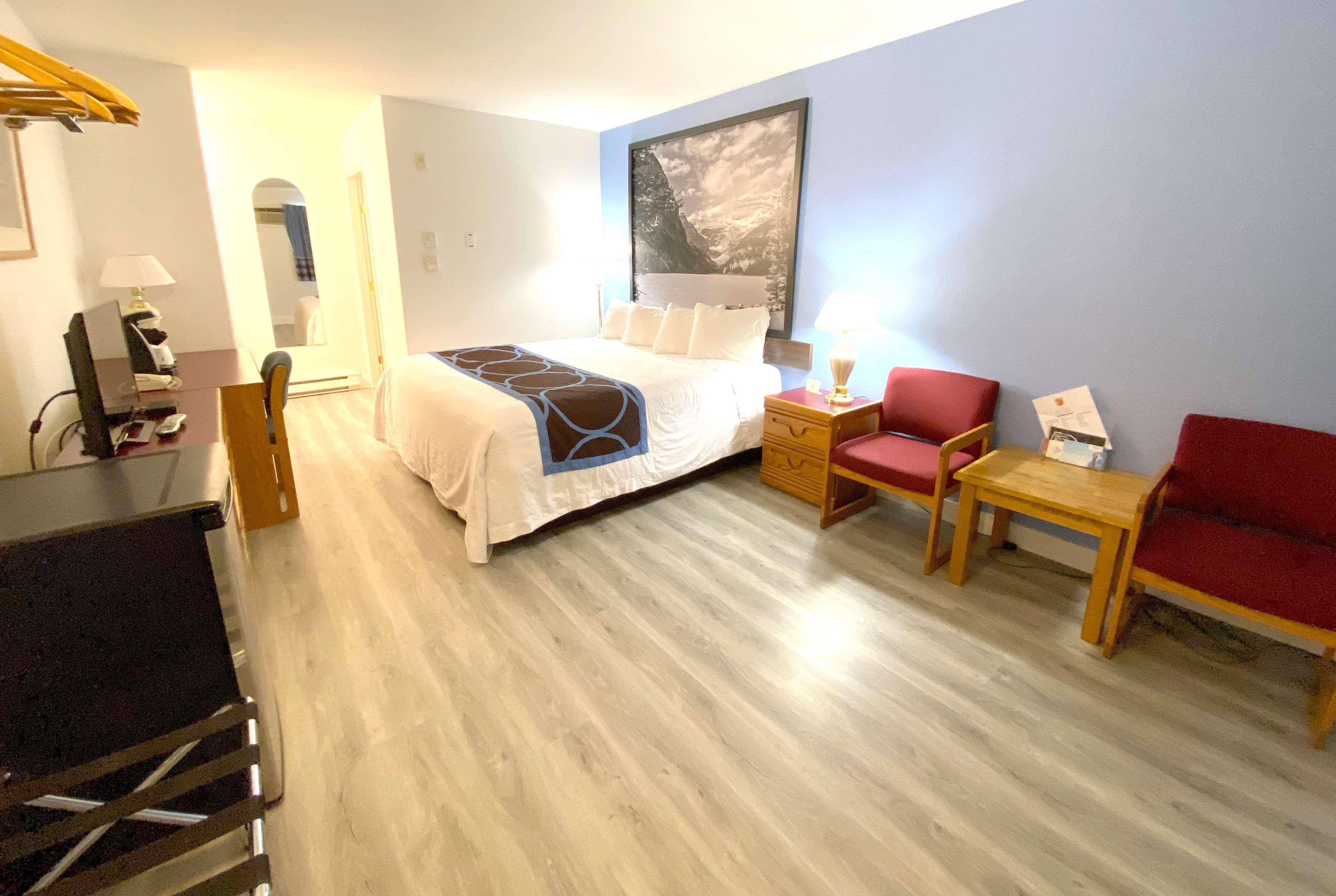 Super 8 By Wyndham Sicamous Hotel Kültér fotó