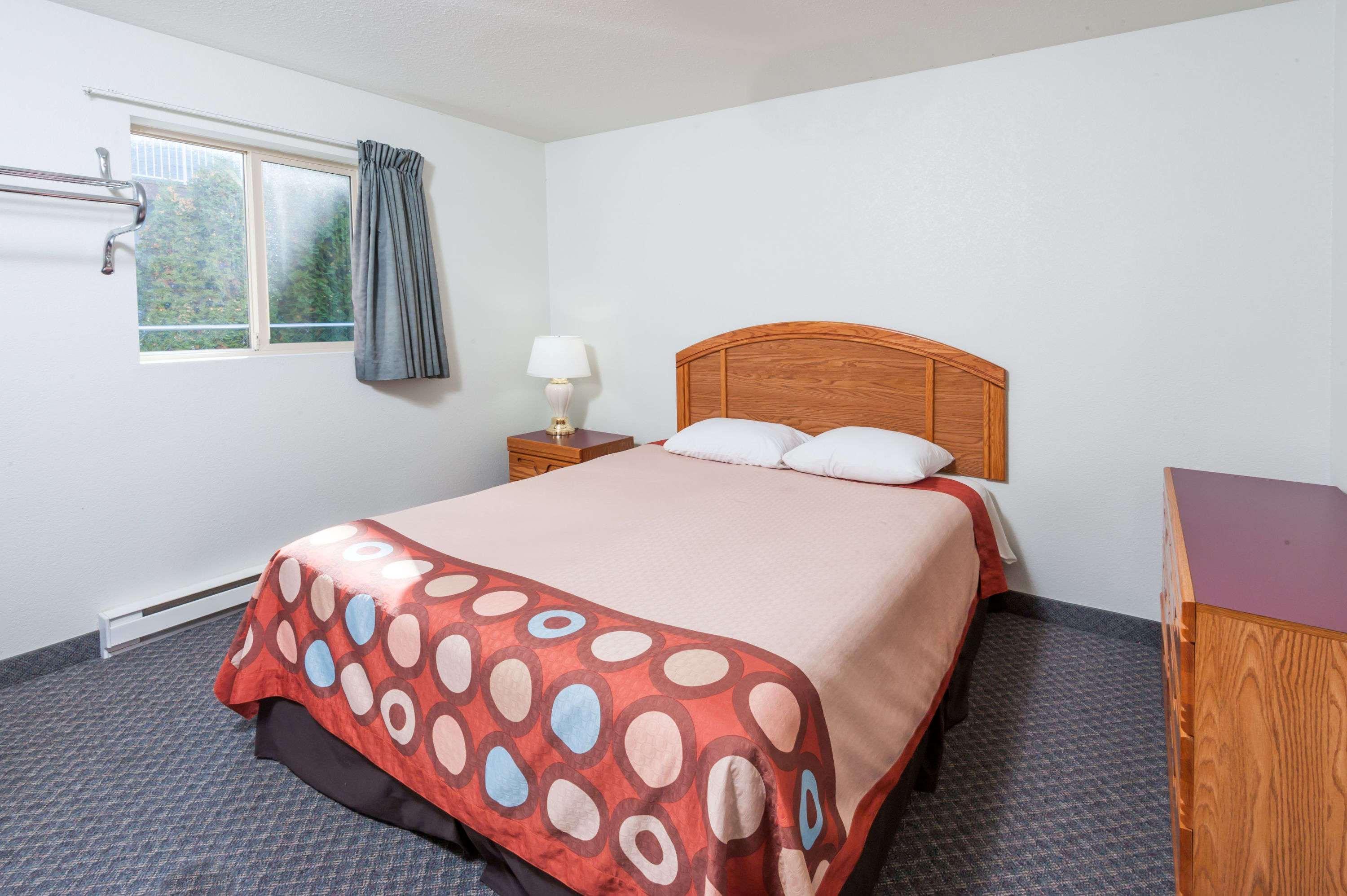 Super 8 By Wyndham Sicamous Hotel Kültér fotó