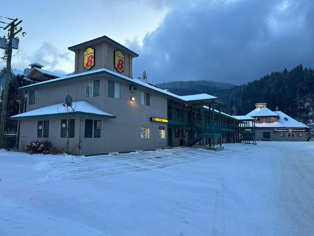 Super 8 By Wyndham Sicamous Hotel Kültér fotó