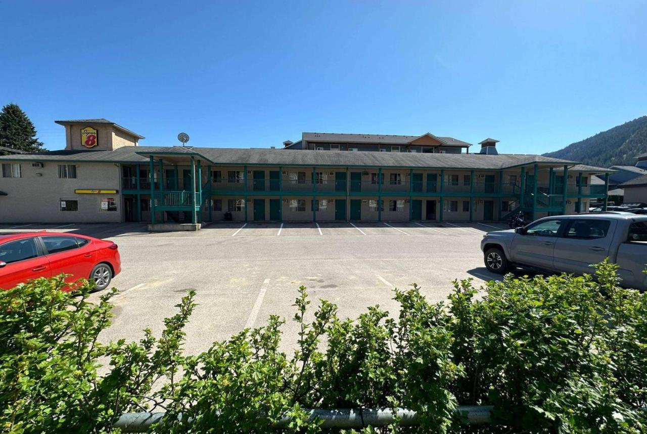 Super 8 By Wyndham Sicamous Hotel Kültér fotó