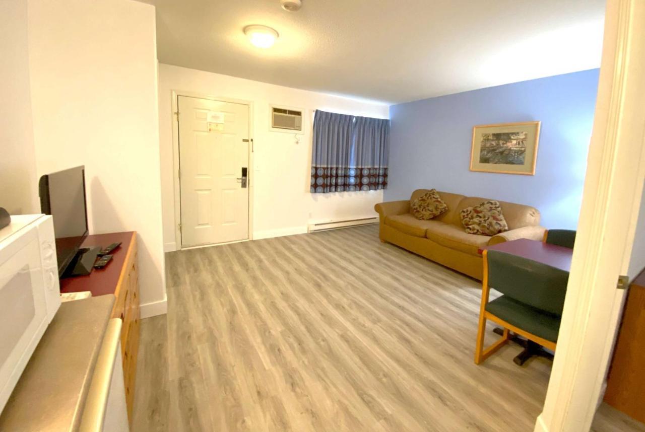Super 8 By Wyndham Sicamous Hotel Kültér fotó