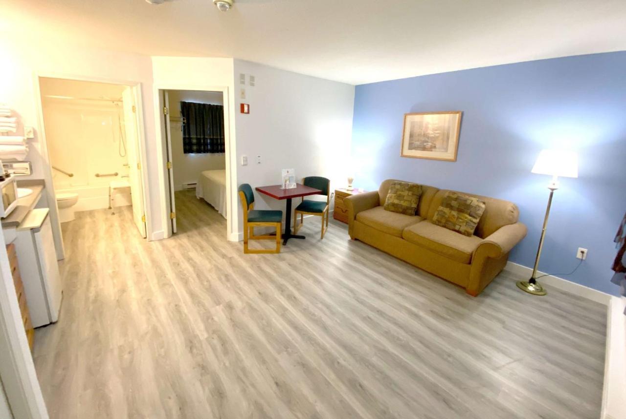 Super 8 By Wyndham Sicamous Hotel Kültér fotó