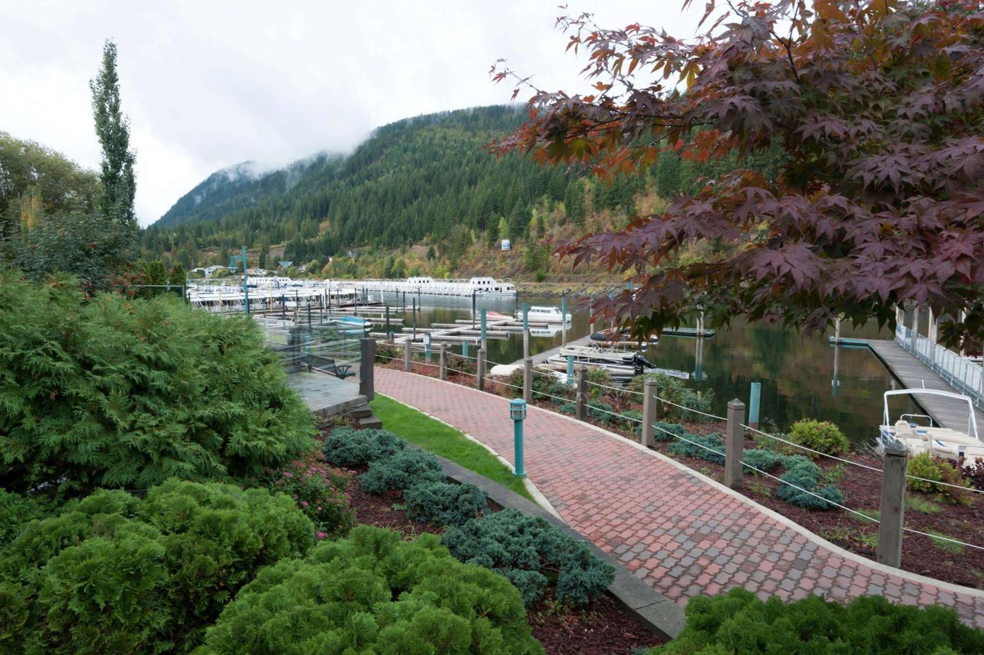 Super 8 By Wyndham Sicamous Hotel Kültér fotó