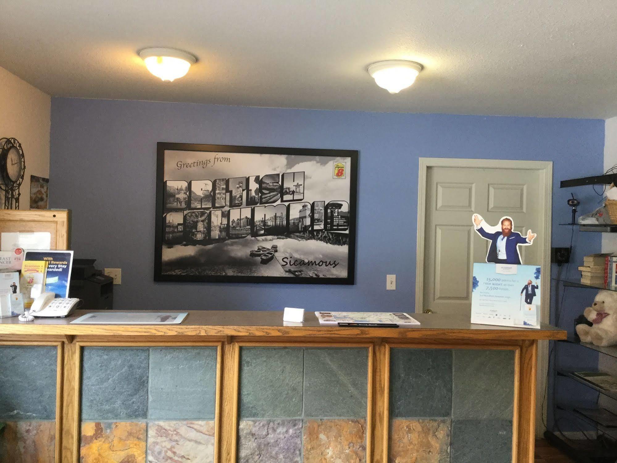 Super 8 By Wyndham Sicamous Hotel Kültér fotó