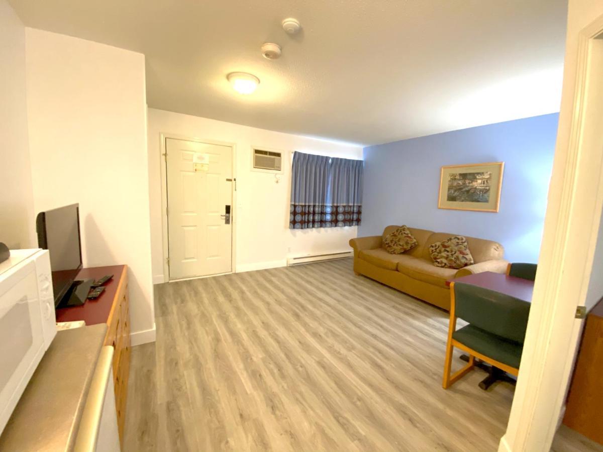 Super 8 By Wyndham Sicamous Hotel Kültér fotó
