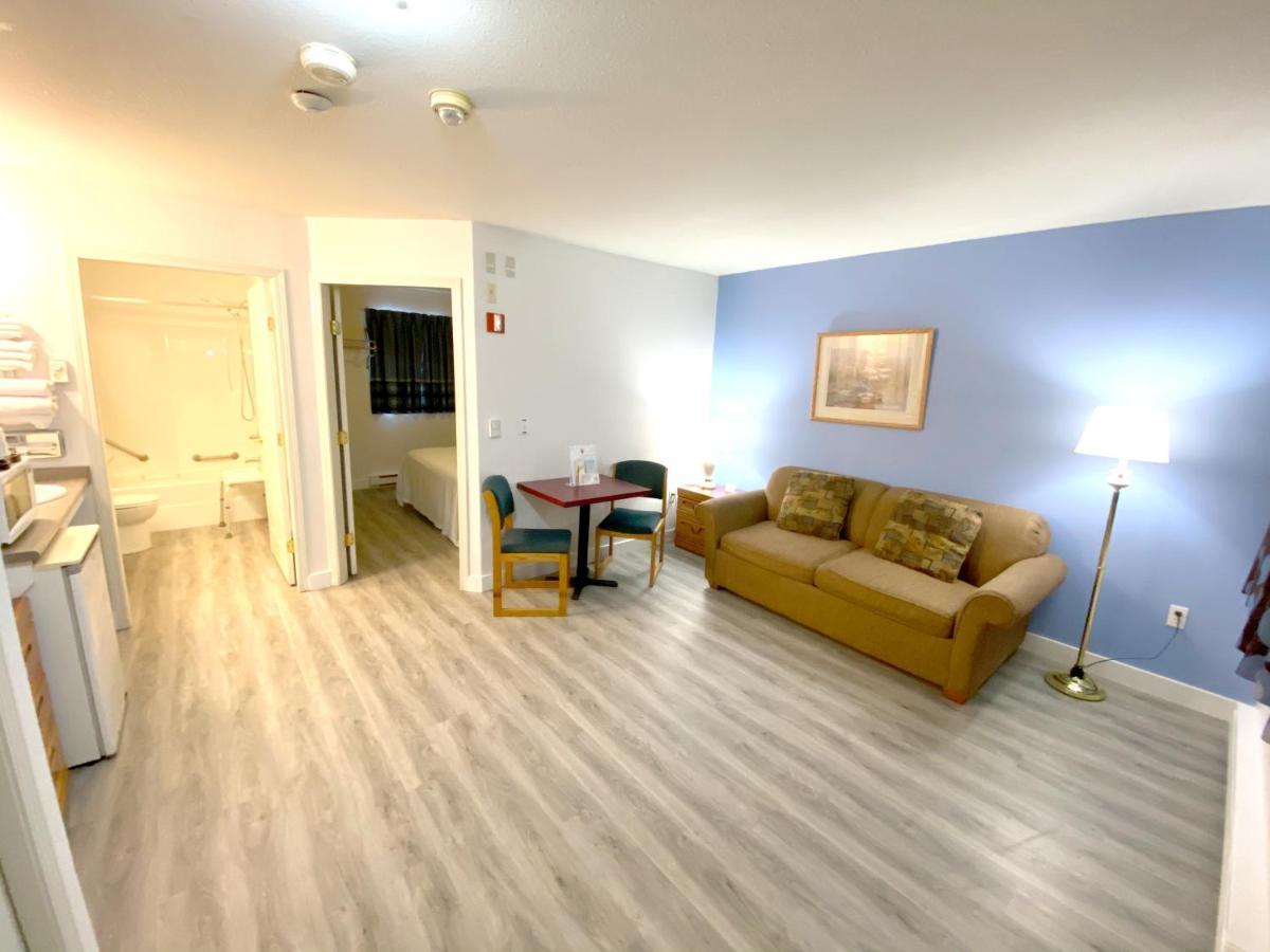 Super 8 By Wyndham Sicamous Hotel Kültér fotó